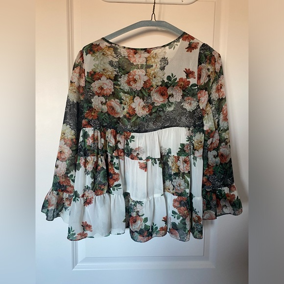 Darling Tired Blouse - Picture 2 of 6